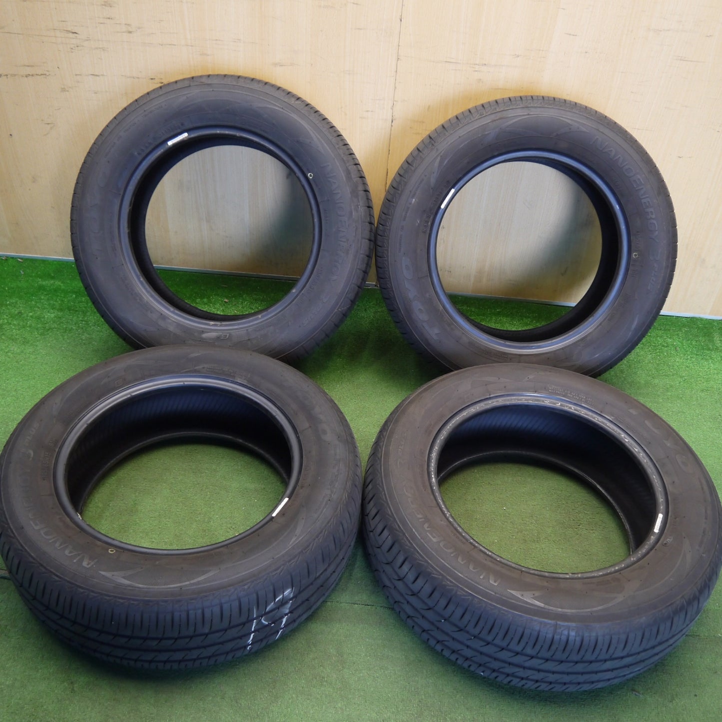 バリ溝！23年！9.5分★195/65R15 トーヨー ナノエナジー3 プラス タイヤ 15インチ プリウス ノア ヴォクシー 等★6042808Hノタ