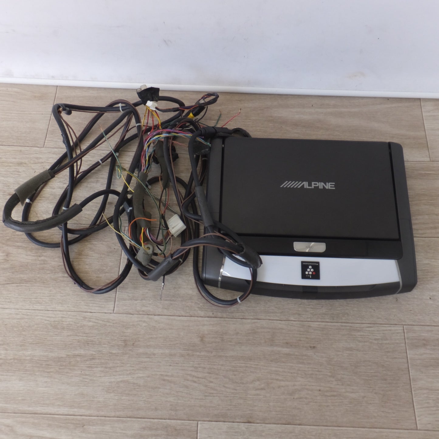 [送料無料] ★アルパイン ALPINE 10.2inch WVGA LED液晶 プラズマクラスターリアビジョン ブラック PCX-R3300B(94)★