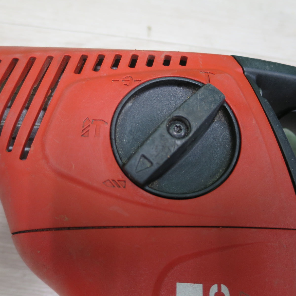 [送料無料] キレイ！付属品付き☆ヒルティ HILTI ロータリー ハンマー ドリル TE 7-C & 集じんシステム TE DRS-M セット ビット ケース付き 穴あけ はつり 電動 工具☆