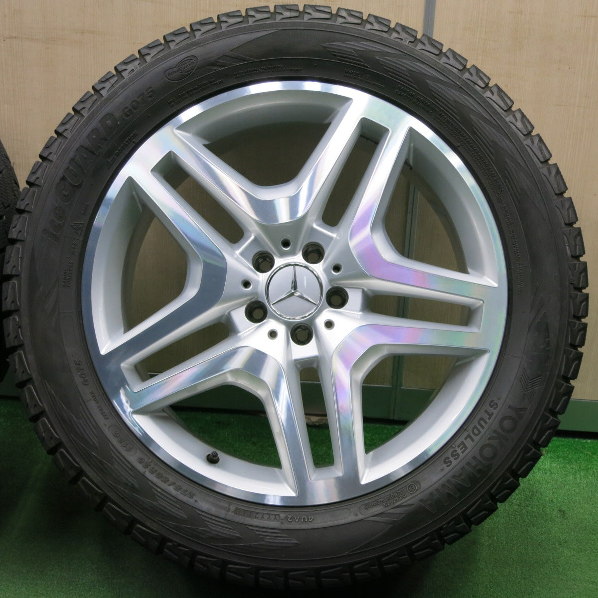 [送料無料] バリ溝！キレイ！9.5分★ベンツ GLE GLS 275/50R20 スタッドレス ヨコハマ アイスガード G075 社外 アルミ 20インチ PCD112/5H★5011801NJス