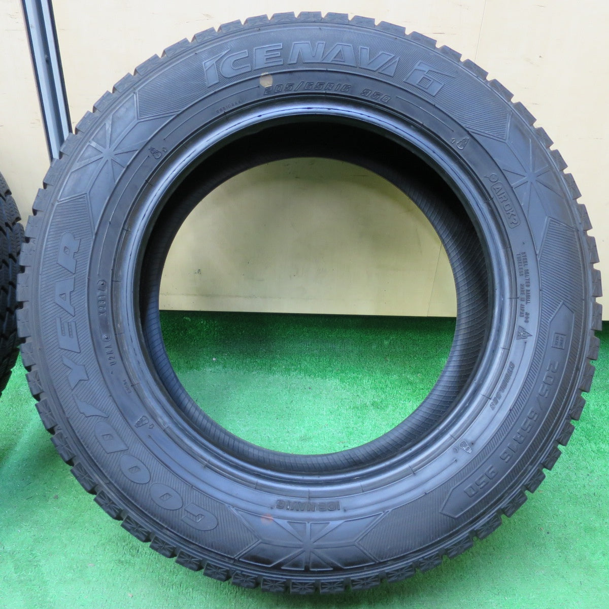 *送料無料* バリ溝！8.5分★スタッドレス 205/65R16 グッドイヤー アイスナビ6 タイヤ 16インチ エスティマ セレナ ヤリスクロス等★4061003イスタ