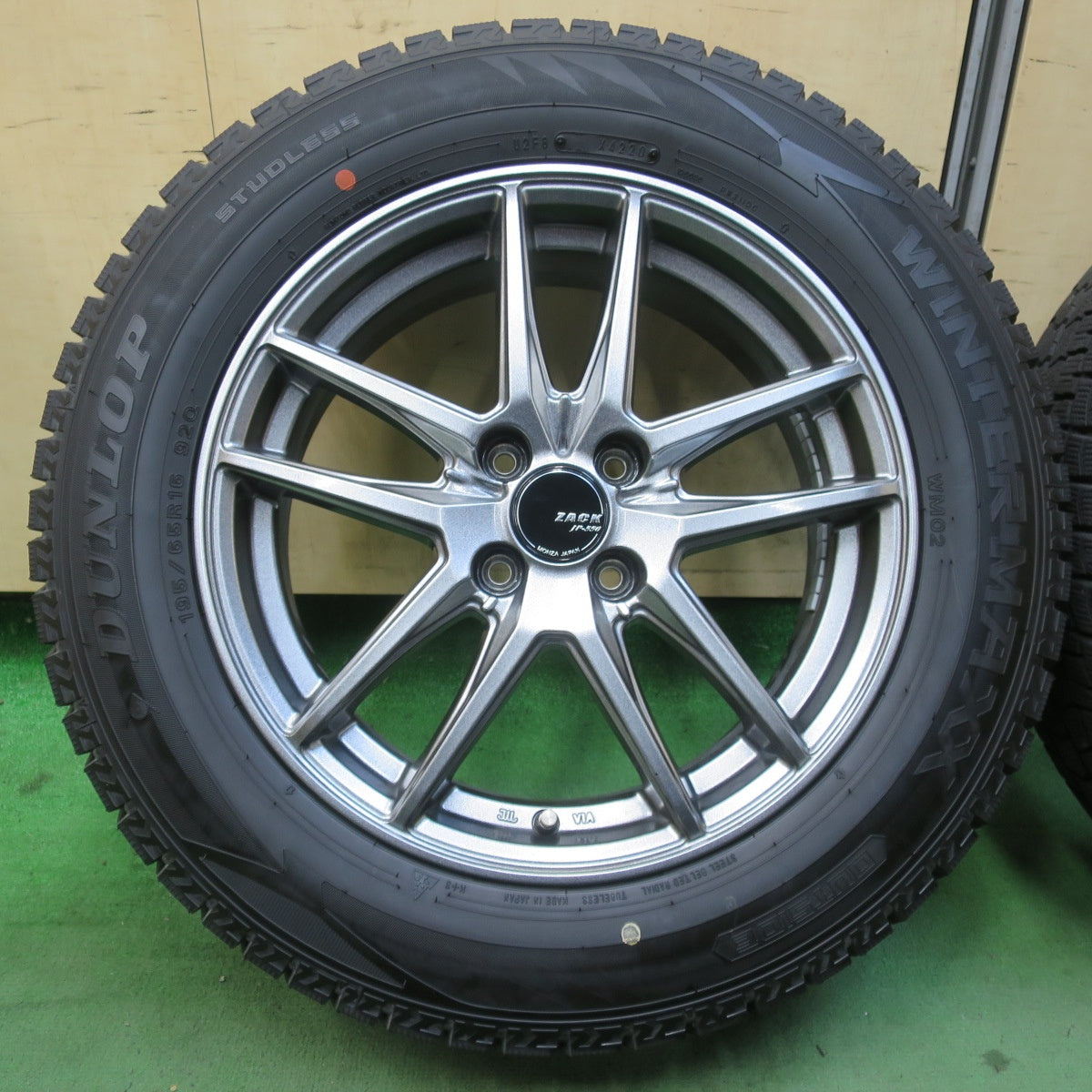 バリ溝！キレイ！9.5分★スタッドレス 195/65R16 ダンロップ ウインターマックス WM02 ZACK JP-550 MONZA ザック 16インチ PCD100/4H★5123004イス
