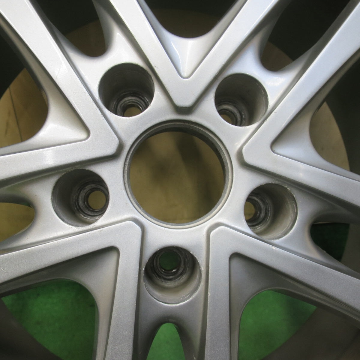 バリ溝！24年！9.5分以上◎スタッドレス 225/65R17 トーヨー ウインター トランパス TX 社外 アルミ 17インチ PCD114.3/5H◎6090907イス