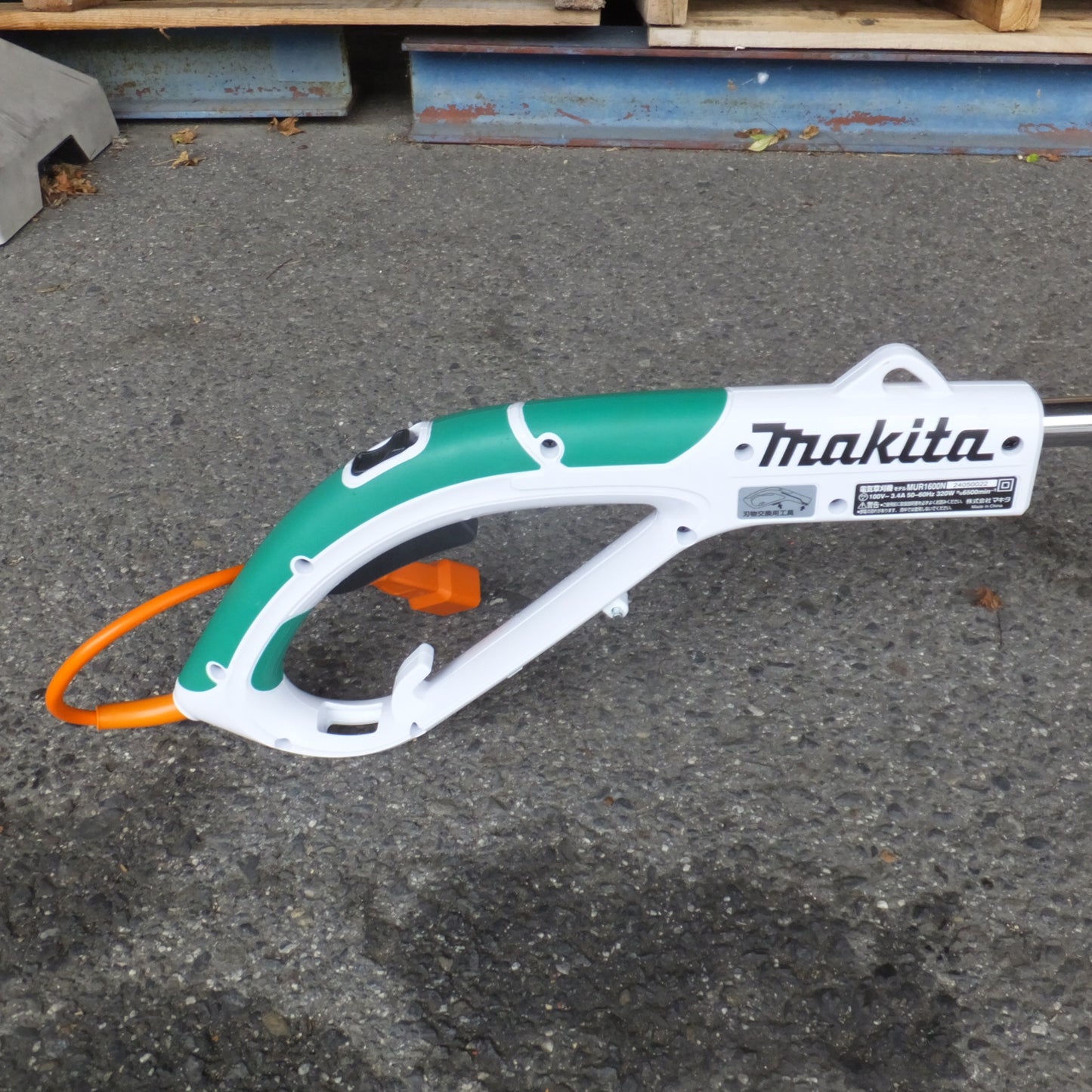 [送料無料] 岐阜発 キレイ★マキタ makita 電気草刈機 MUR1600N　100V～ 3.4A 50-60Hz 320W★