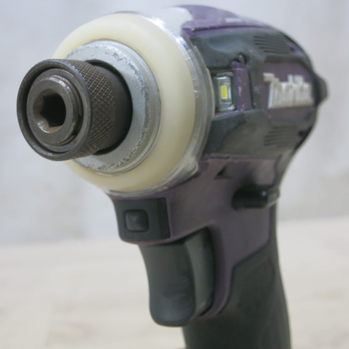 [送料無料] ◆マキタ 充電式 インパクトドライバ TD172D 電動 工具 18V コードレス 紫 パープル makita◆