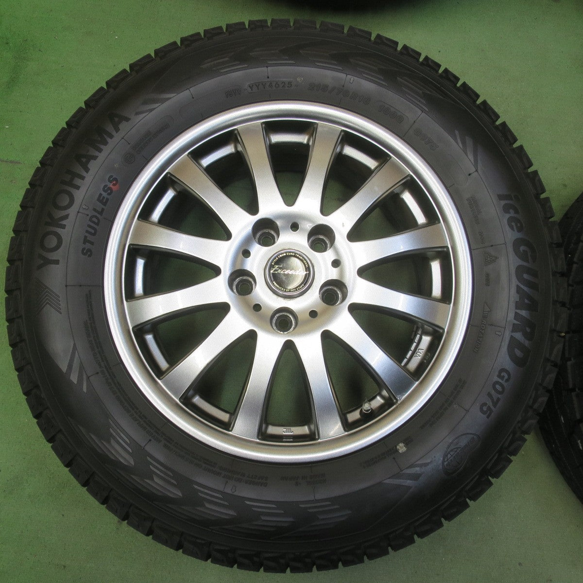 バリ溝！25年！ほぼ10分◎スタッドレス 215/70R16 ヨコハマ アイスガード G075 Exceeder エクシーダー 16インチ PCD114.3/5H◎6082909イス