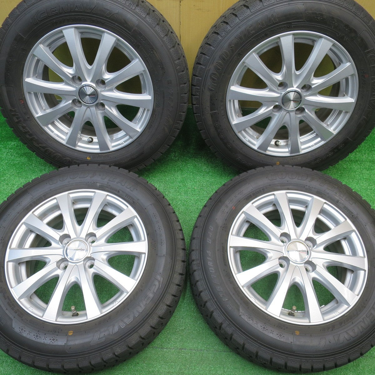 バリ溝！キレイ！9.5分★スタッドレス 175/70R14 グッドイヤー アイスナビ7 ravrion RS01 ラブリオン 14インチ PCD100/4H★5102804NJス
