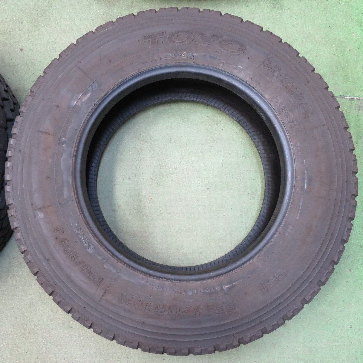バリ溝！24年！9分★トラック 高荷重 トレーラー 等 タイヤ 235/70R17.5 136/134J トーヨー M626 オールシーズン ミックス 17.5インチ★6072902イスタ