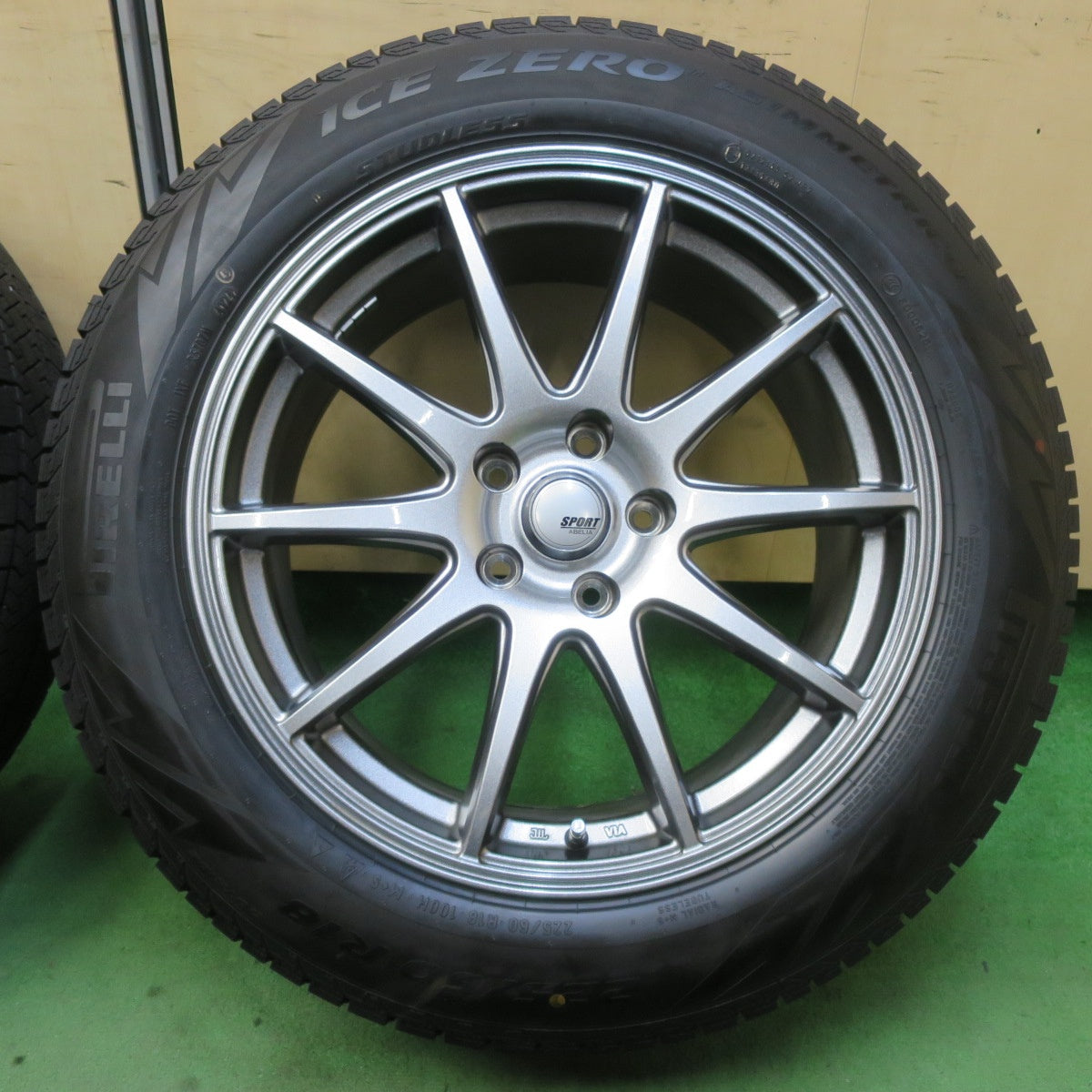 バリ溝！24年！キレイ！ほぼ10分★スタッドレス 225/60R18 ピレリ アイスゼロ アシンメトリコ SPORT ABELIA スポルト アベリア 18インチ PCD114.3/5H★5061503イス