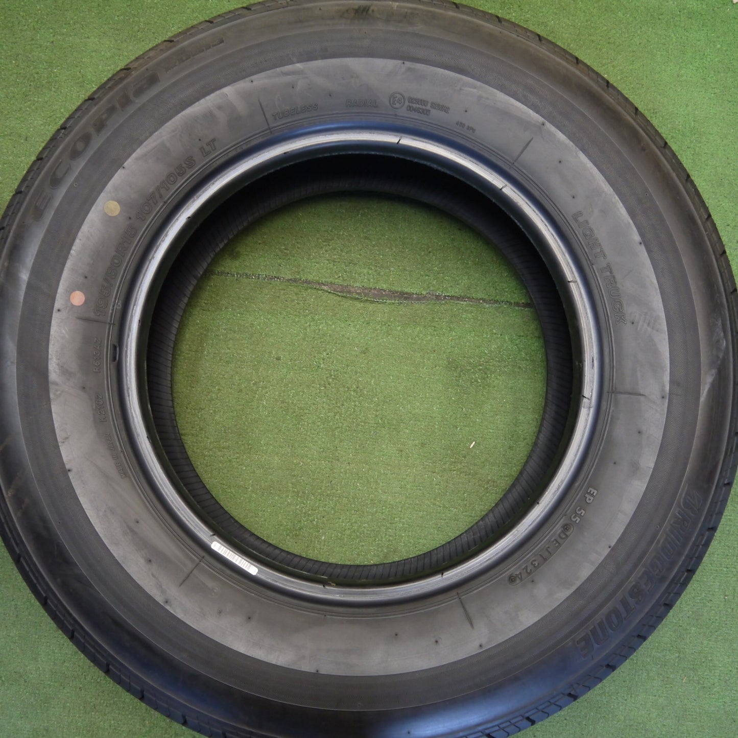 新車外し！24年★195/80R15 107/105S ブリヂストン エコピア RD613 タイヤ 15インチ ハイエース キャラバン 等★6071004Hノタ