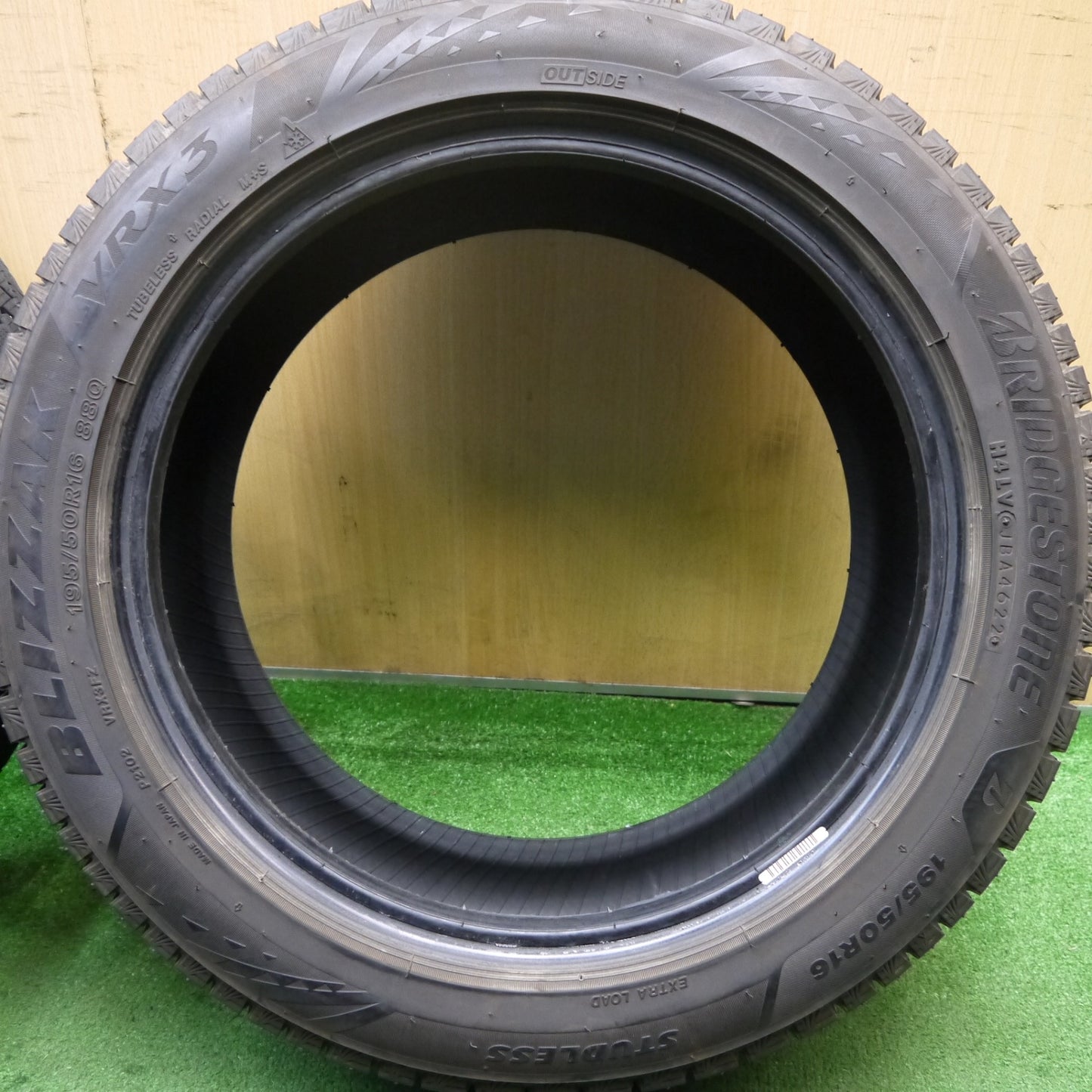 バリ溝！22年！9.5分★スタッドレス 195/50R16 ブリヂストン ブリザック VRX3 タイヤ 16インチ ロードスター スイフトスポーツ 等★5052601Hスタ