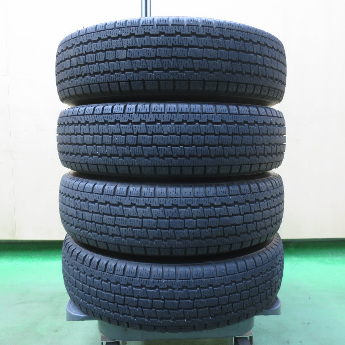 4本価格！22年★スタッドレス 145/80R12 80/78N ブリヂストン Ｗ300 BALMINUM バルミナ 12インチ PCD100/4H★5102303イス