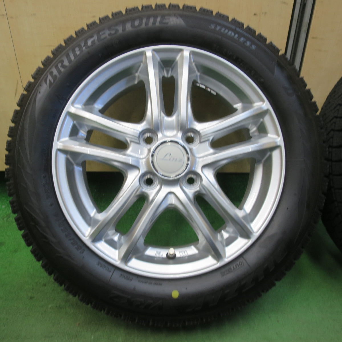 バリ溝！24年！キレイ！ほぼ10分★スタッドレス 155/65R14 ブリヂストン ブリザック VRX2 Linz 社外 アルミ 14インチ PCD100/4H★6011702イス