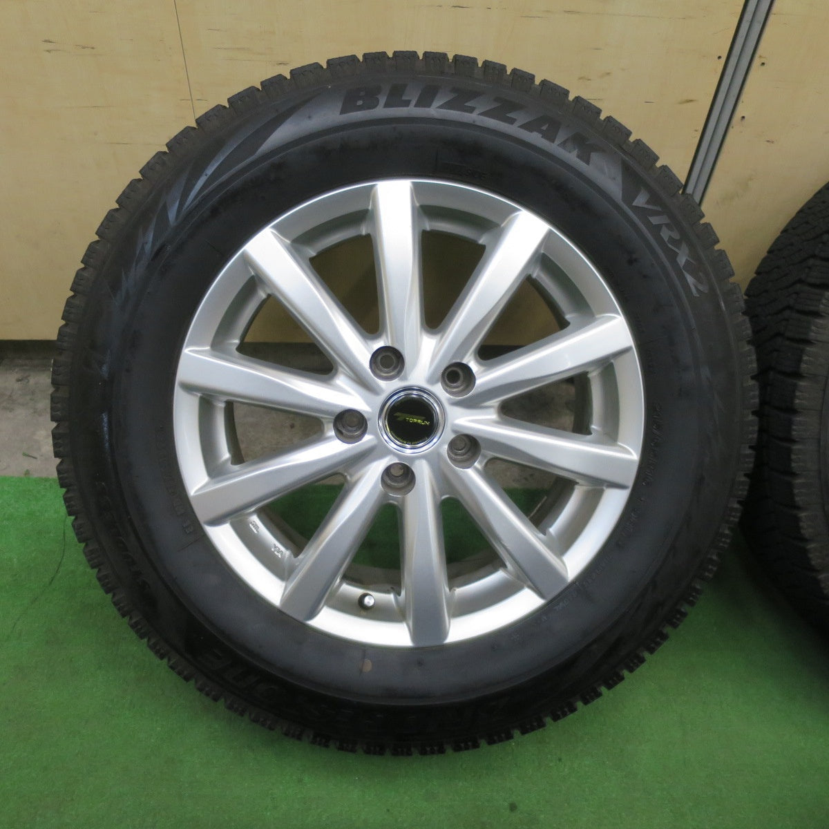 バリ溝！9分★スタッドレス 215/65R16 ブリヂストン ブリザック VRX2 TOPRUN トップラン 16インチ PCD114.3/5H★6022105TTス