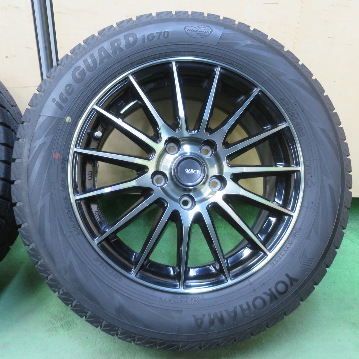 バリ溝！キレイ！9分★スタッドレス 215/60R16 ヨコハマ アイスガード iG70 GAB Version CR 16インチ PCD114.3/5H★6032605イス