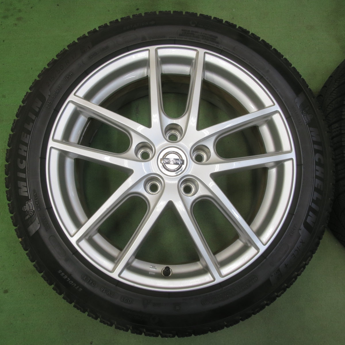 キレイ★日産 リーフ 等 純正 エスティーロ 215/50R17 スタッドレス ミシュラン X-ICE3+ 17インチ PCD114.3/5H★6041701イス