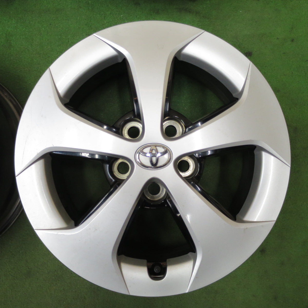 4本価格★トヨタ 30系 プリウス 純正 ホイール 15インチ 15×6J PCD100/5H★6052904NGホ