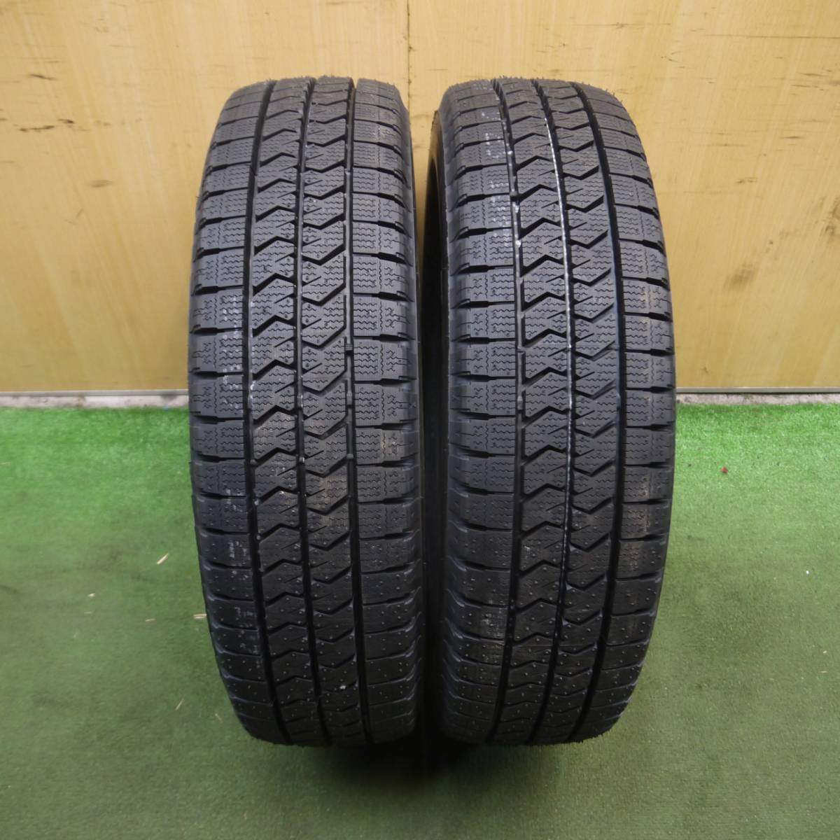 未使用！23年★小型 トラック バン タイヤ 205/75R16 113/111N スタッドレス ブリヂストン ブリザック W989★4020210Hスタ