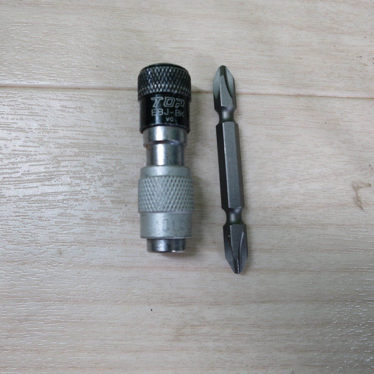 [送料無料] キレイ！バッテリー2個☆マキタ 充電式 インパクトドライバ TD173D 電動 工具 makita 18V BL1860B 充電器 DC18RF☆