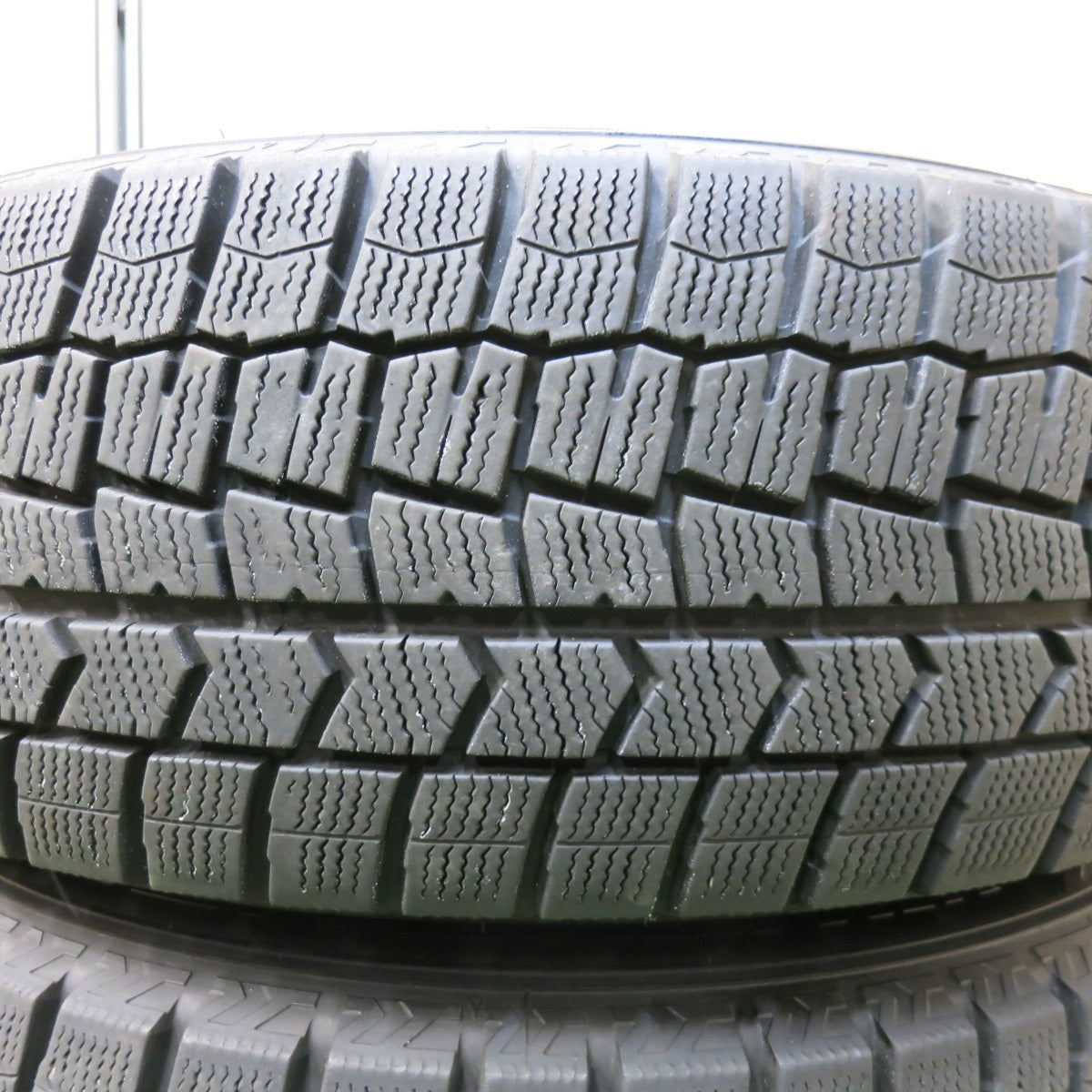 [送料無料] バリ溝！20年！9.5分★プジョー 等 EUROTECH 225/60R17 スタッドレス ダンロップ ウインターマックス WM02 ユーロテック 17インチ PCD108/5H★4122501SYス