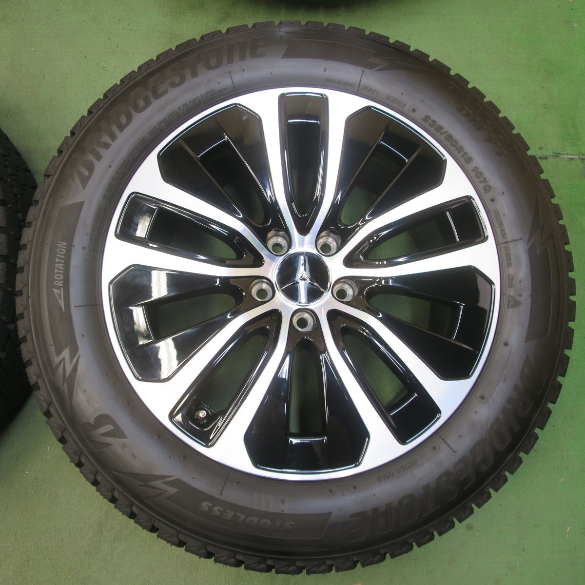 新車外し！ほぼ未使用！24年◎ベンツ GLC クーペ X254 C254 純正 235/60R18 スタッドレス ブリヂストン ブリザック DM-V3 18インチ PCD112/5H◎6063002イス