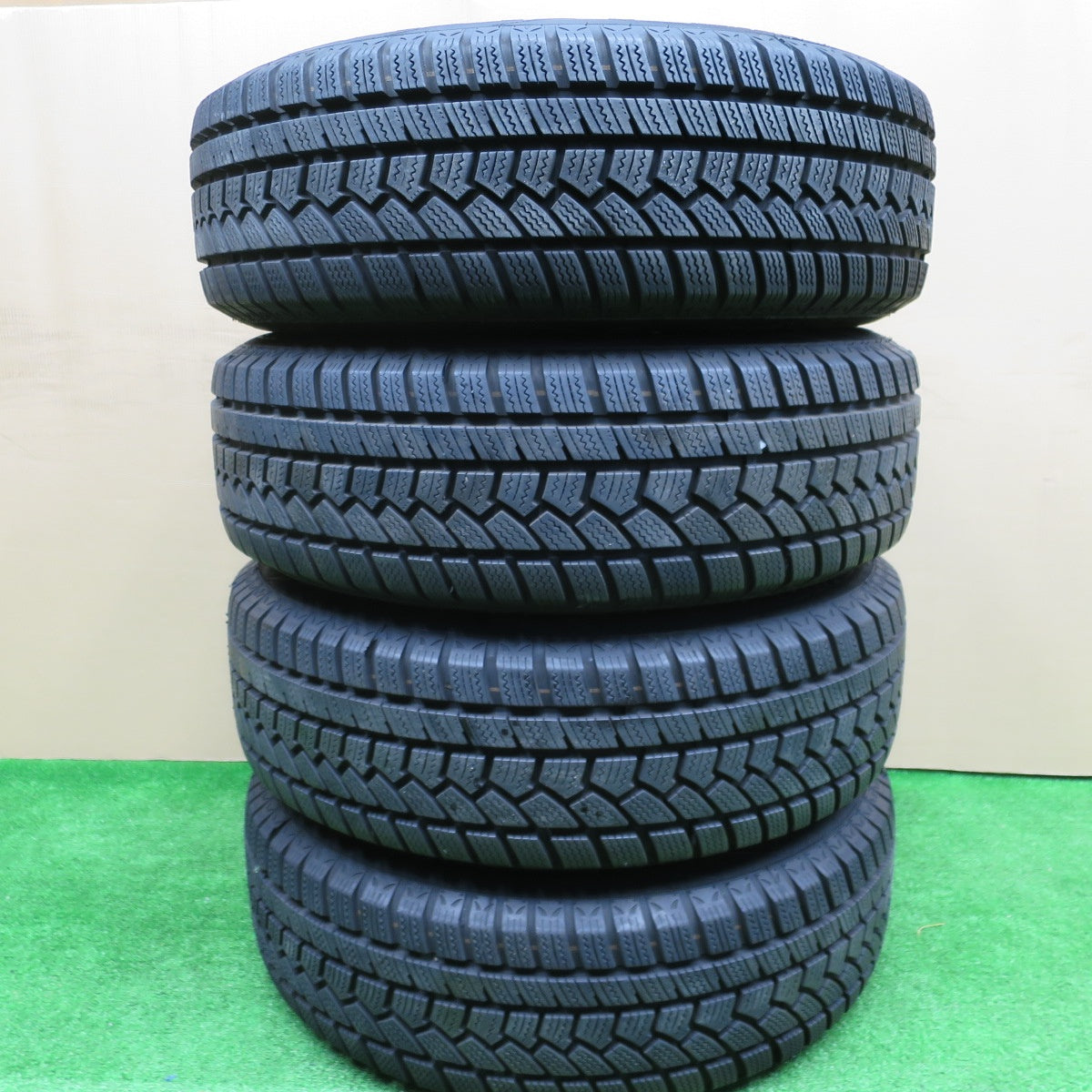 バリ溝！22年！キレイ！ほぼ10分★スタッドレス 195/65R15 ハイフライ Win-turi 212 Verthandi ヴェルザンディ ヴェルサンディ 15インチ PCD114.3/5H★5120304NKス