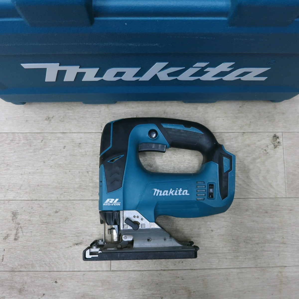 [送料無料] ◆マキタ 充電式 ジグソー JV182D のこぎり 切断機 DIY 電動 工具 木工 18V  makita◆