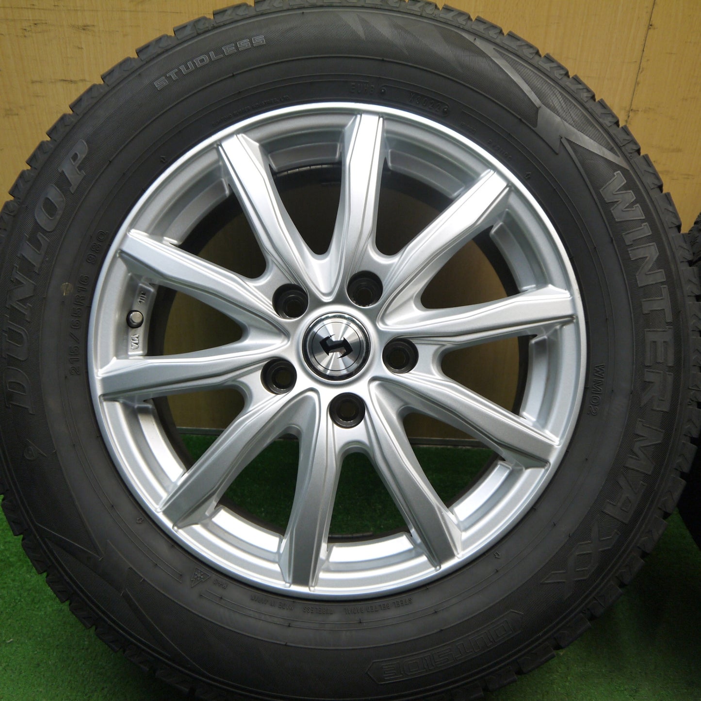 バリ溝！22年！キレイ！9.5分★スタッドレス 215/65R16 ダンロップ ウインターマックス WM02 社外 アルミ 16インチ PCD114.3/5H★5061003Hス