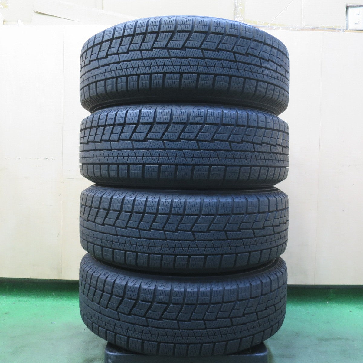 ほぼ未使用！22年！キレイ◎スタッドレス 215/60R17 ヨコハマ アイスガード iG60 Eurodesign EIGER 阿部商会 ユーロデザイン アイガー 17インチ PCD114.3/5H◎6081913イス