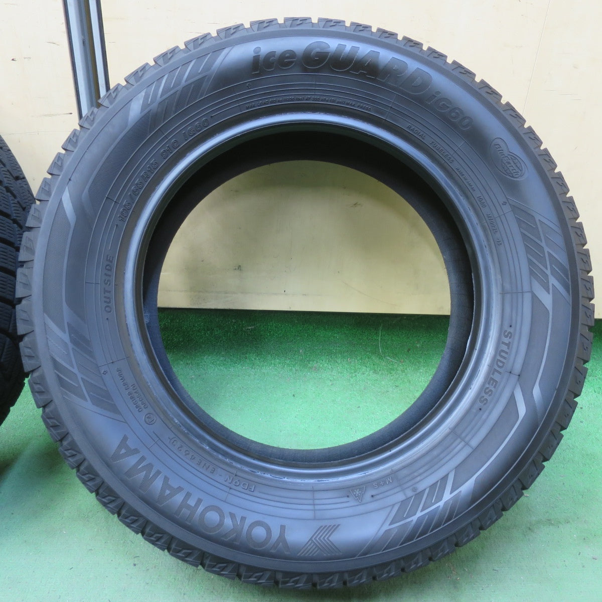 バリ溝！23年！9分★スタッドレス 195/65R15 ヨコハマ アイスガード iG60 タイヤ 15インチ プリウス ノア ヴォクシー ステップワゴン 等★6070204イスタ