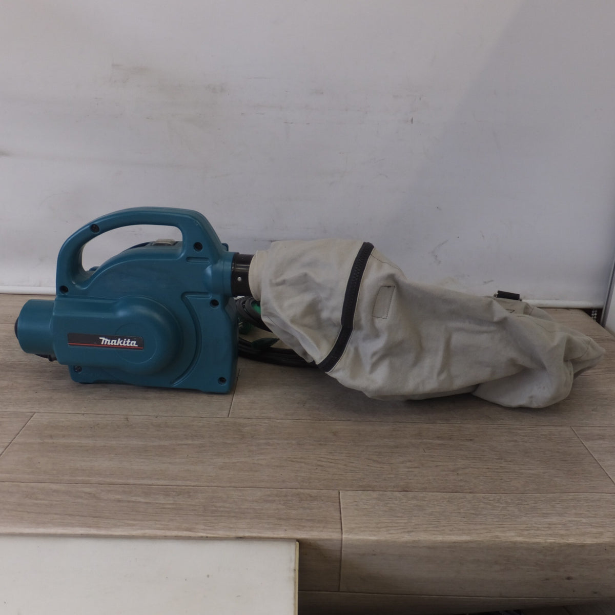 ★マキタ makita 小型集じん機 450 屋内用　100V～ 5.5A 50-60Hz 520W★
