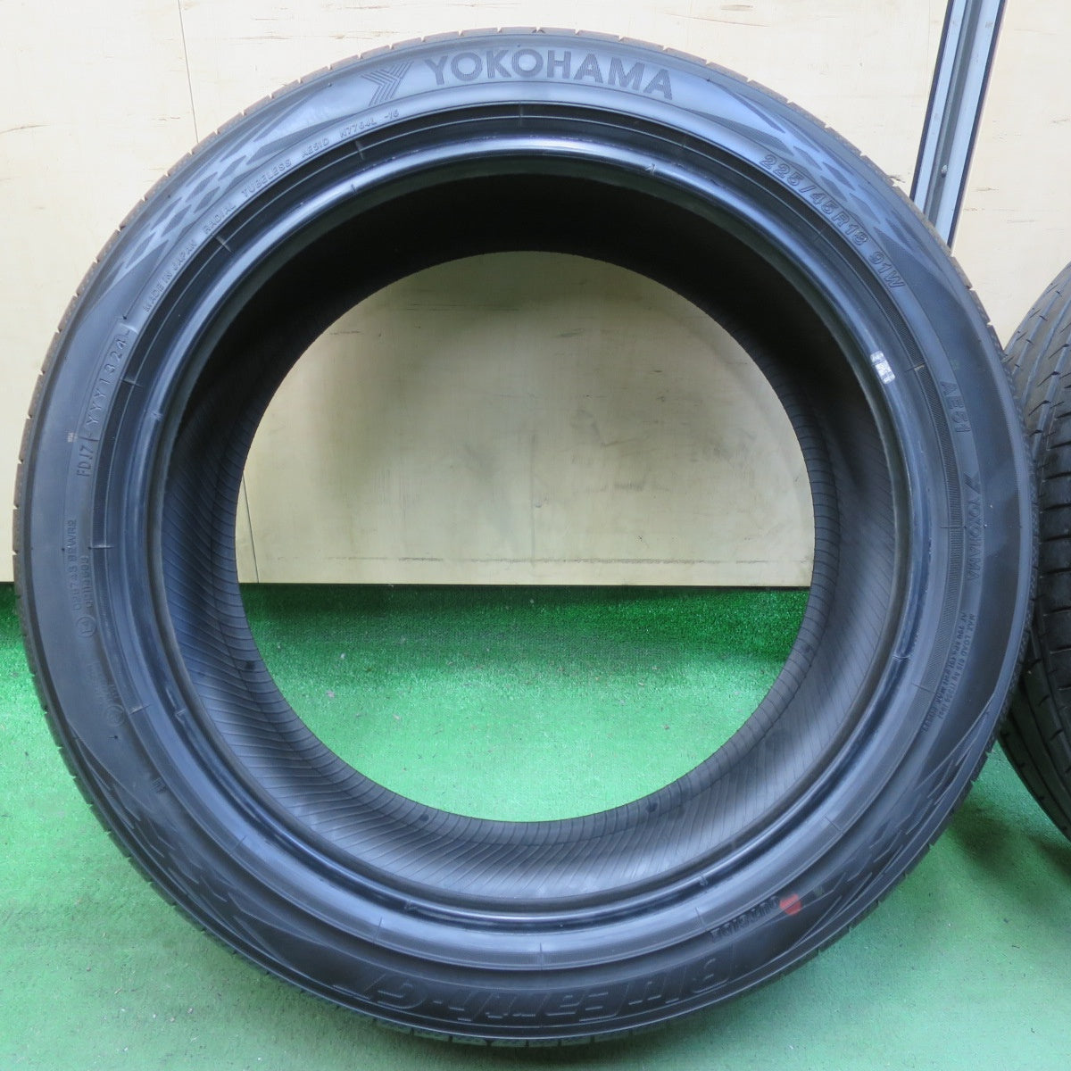 [送料無料] 新車外し！24年★225/45R18 ヨコハマ BluEarth-GT AE51 ブルーアース タイヤ 18インチ レヴォーグ クラウン カムリ オデッセイ 等★5040512イノタ