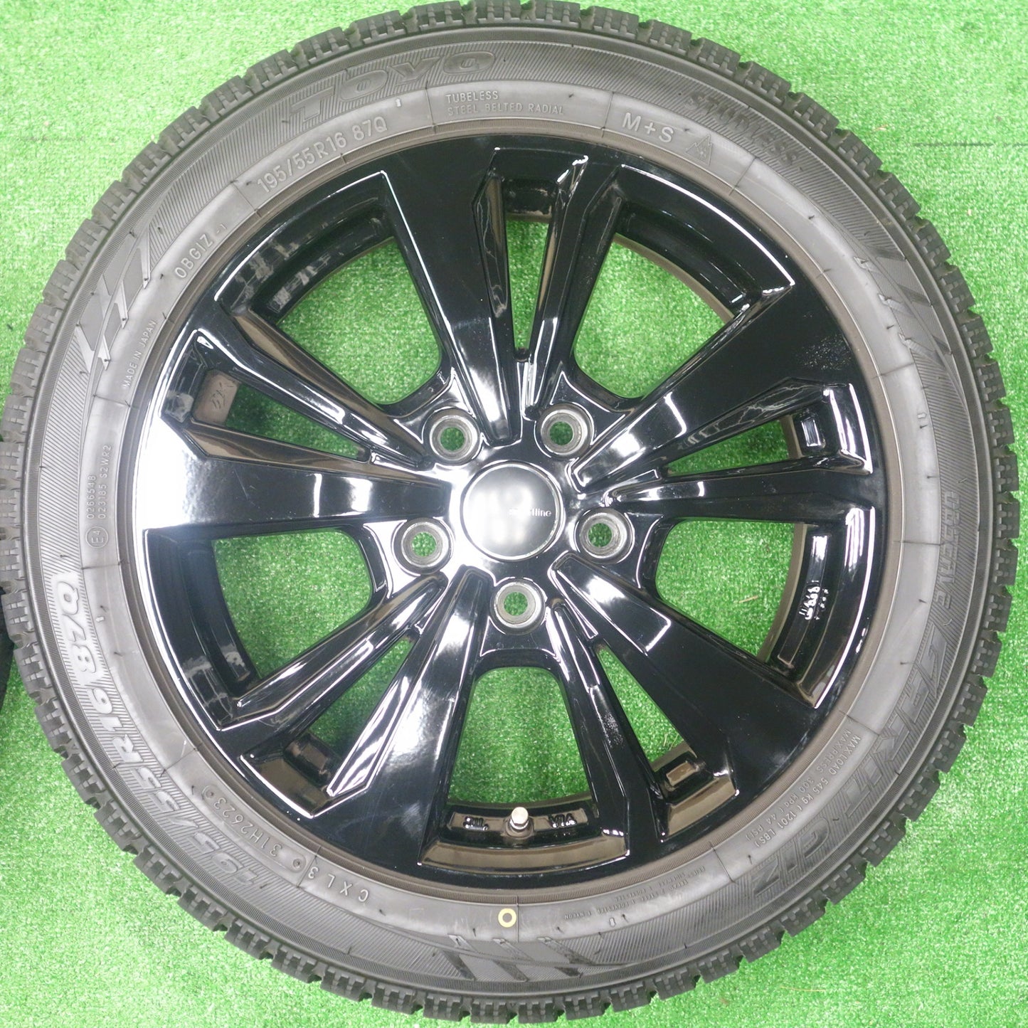 バリ溝！23年！キレイ！9.5分以上★MINI ミニ F55系 smartline 365 195/55R16 スタッドレス トーヨー オブザーブ ガリット GIZ スマートライン 16インチ PCD112/5H★5122501KTス