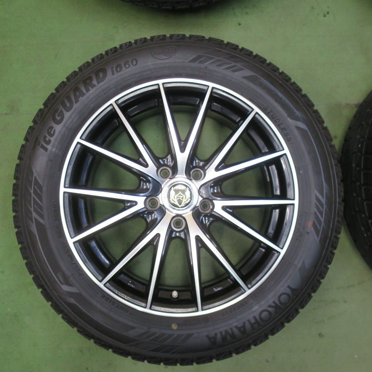 バリ溝！21年！キレイ！9分★スタッドレス 215/60R17 ヨコハマ アイスガード iG60 RiZLEY ライツレー 17インチ PCD114.3/5H★5112810TTス