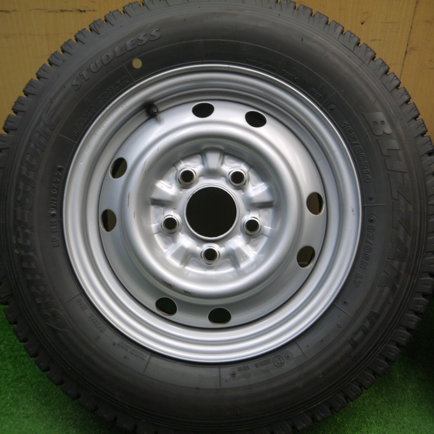 [送料無料] タイヤほぼ未使用！22年！キレイ★スタッドレス 165/80R14 97/95N ブリヂストン ブリザック VL1 スチール ホイール 14インチ PCD114.3/5H★4121704Hス