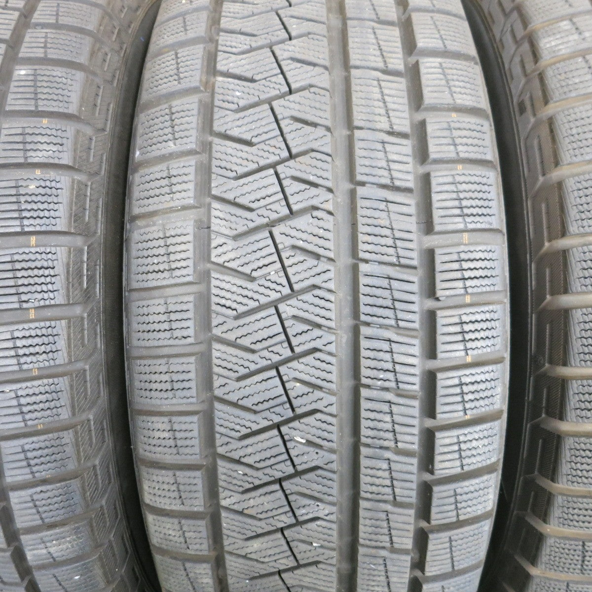 バリ溝！キレイ！9.5分★スタッドレス 215/60R16 ピレリ アイスアシンメトリコ プラス JOKER ジョーカー 16インチ PCD114.3/5H★6021201NKス