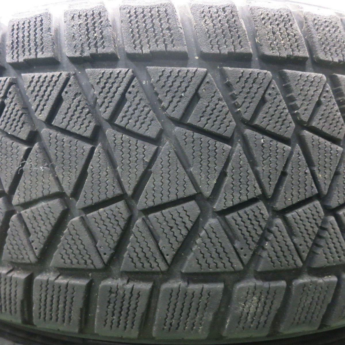 4本価格★スタッドレス XTREME-J XJ 265/60R18 ブリヂストン ブリザック DM-V2 エクストリームJ PCD139.7/6H★4053107HAス