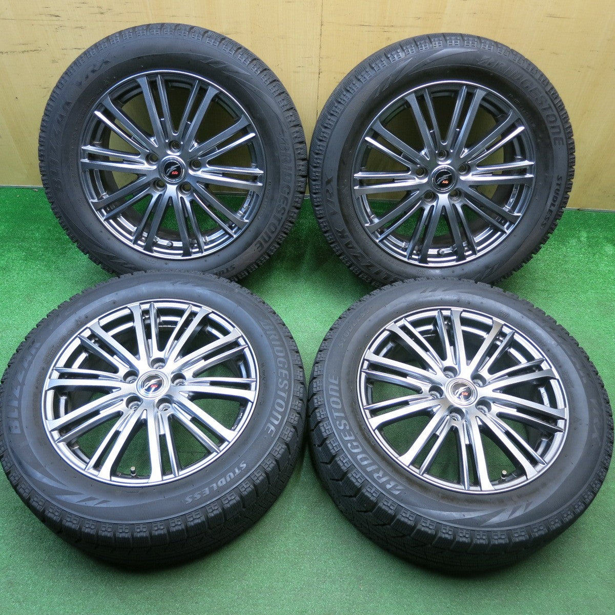 バリ溝！キレイ！9分★スタッドレス 225/55R17 ブリヂストン ブリザック VRX Fang ファング 17インチ PCD114.3/5H★6011106HAス