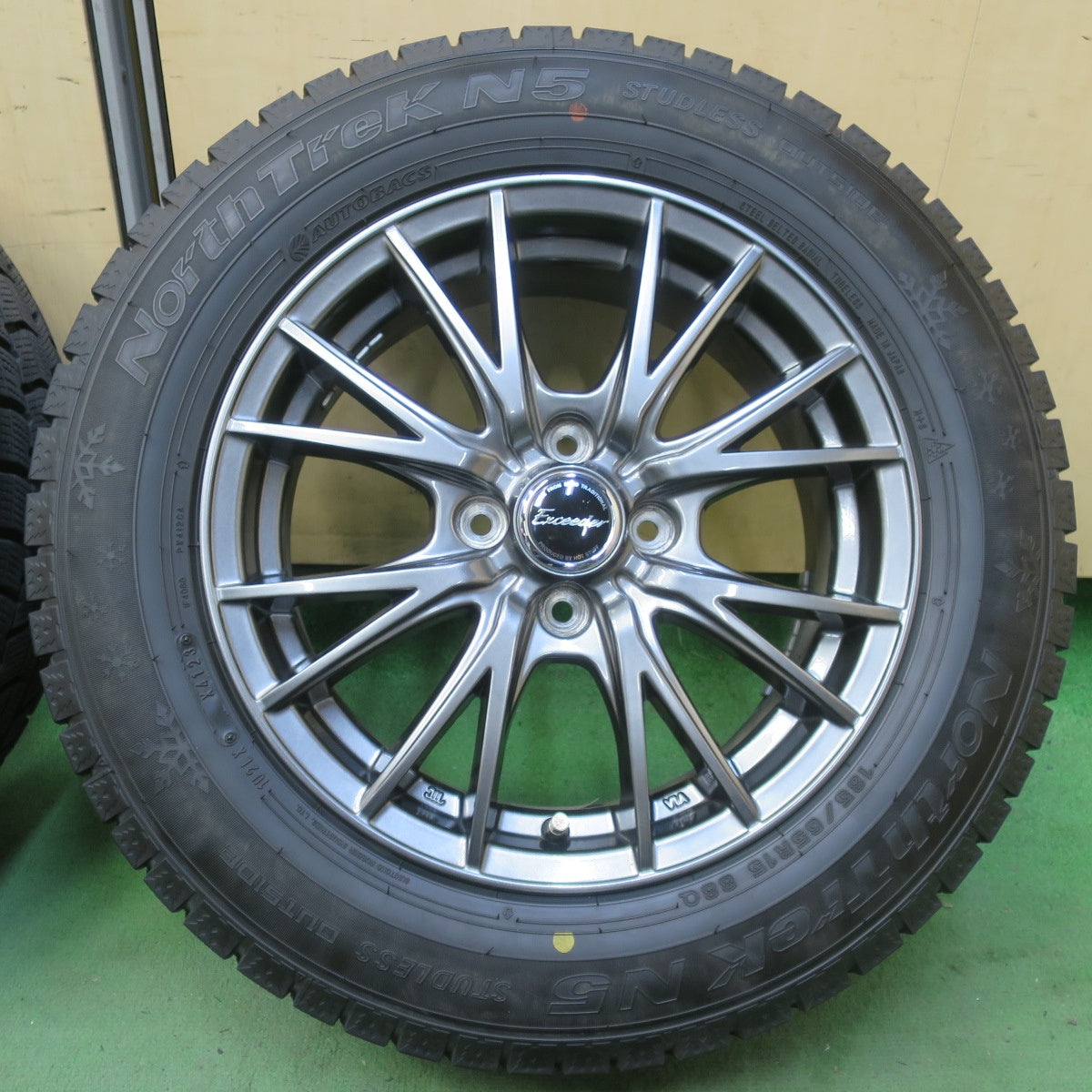 バリ溝！23年！キレイ！9.5分◎スタッドレス 185/65R15 オートバックス ノーストレック N5 Exceeder エクシーダー 15インチ PCD100/4H◎6070104イス