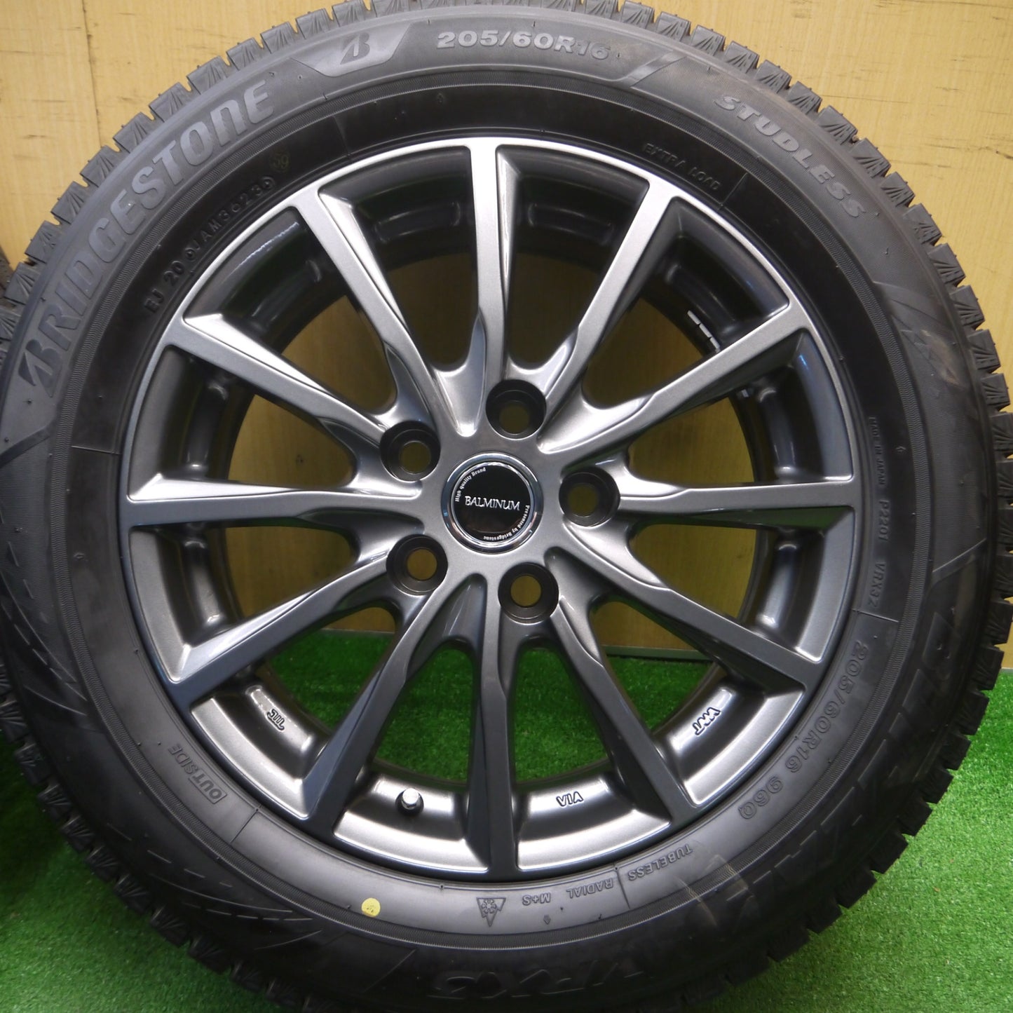 [送料無料] バリ溝！23年！キレイ！ほぼ10分★スタッドレス 205/60R16 ブリヂストン ブリザック VRX3 BALMINUM バルミナ 16インチ PCD114.3/5H★4122309Hス