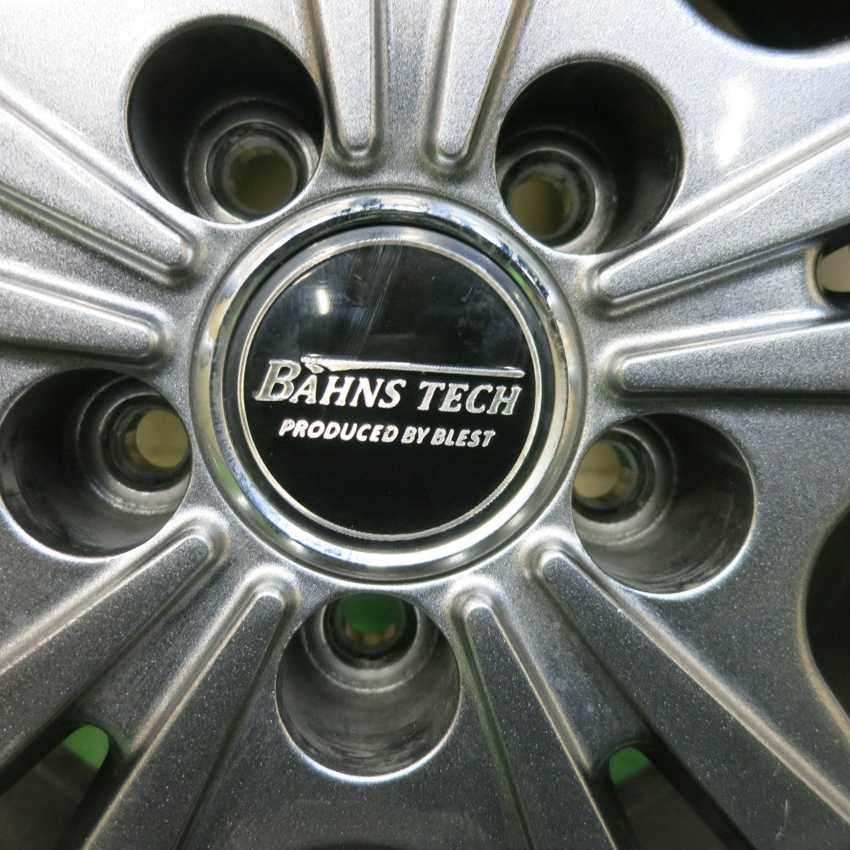 [送料無料] バリ溝！キレイ！9.5分★シエンタ等 185/60R15 スタッドレス ダンロップ ウインターマックス WM01 BAHNS TECH BLEST 15インチ PCD100/5H★4112710SYス