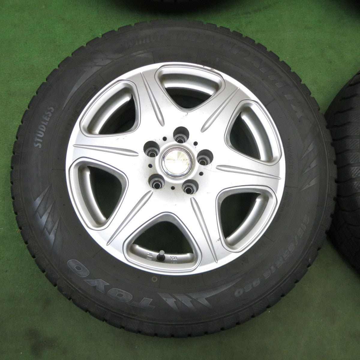 バリ溝！8.5分★スタッドレス 215/65R16 トーヨー ウインター トランパス TX SHAPE 社外 アルミ 16インチ PCD114.3/5H★6012602ナス