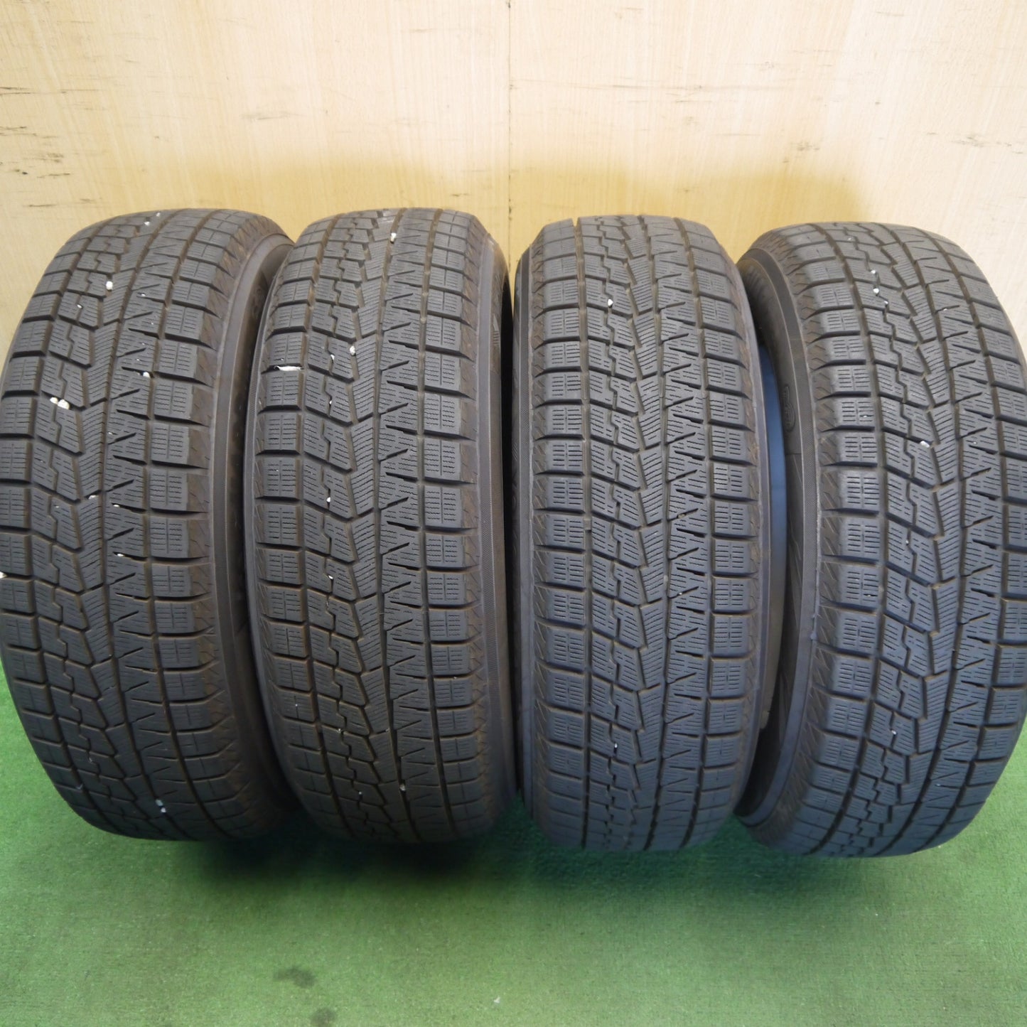 バリ溝！25年！9.5分◎スタッドレス 185/60R15 ヨコハマ アイスガード iG70 タイヤ 15インチ ヤリス ヴィッツ フィット シエンタ 等◎6072103Hスタ