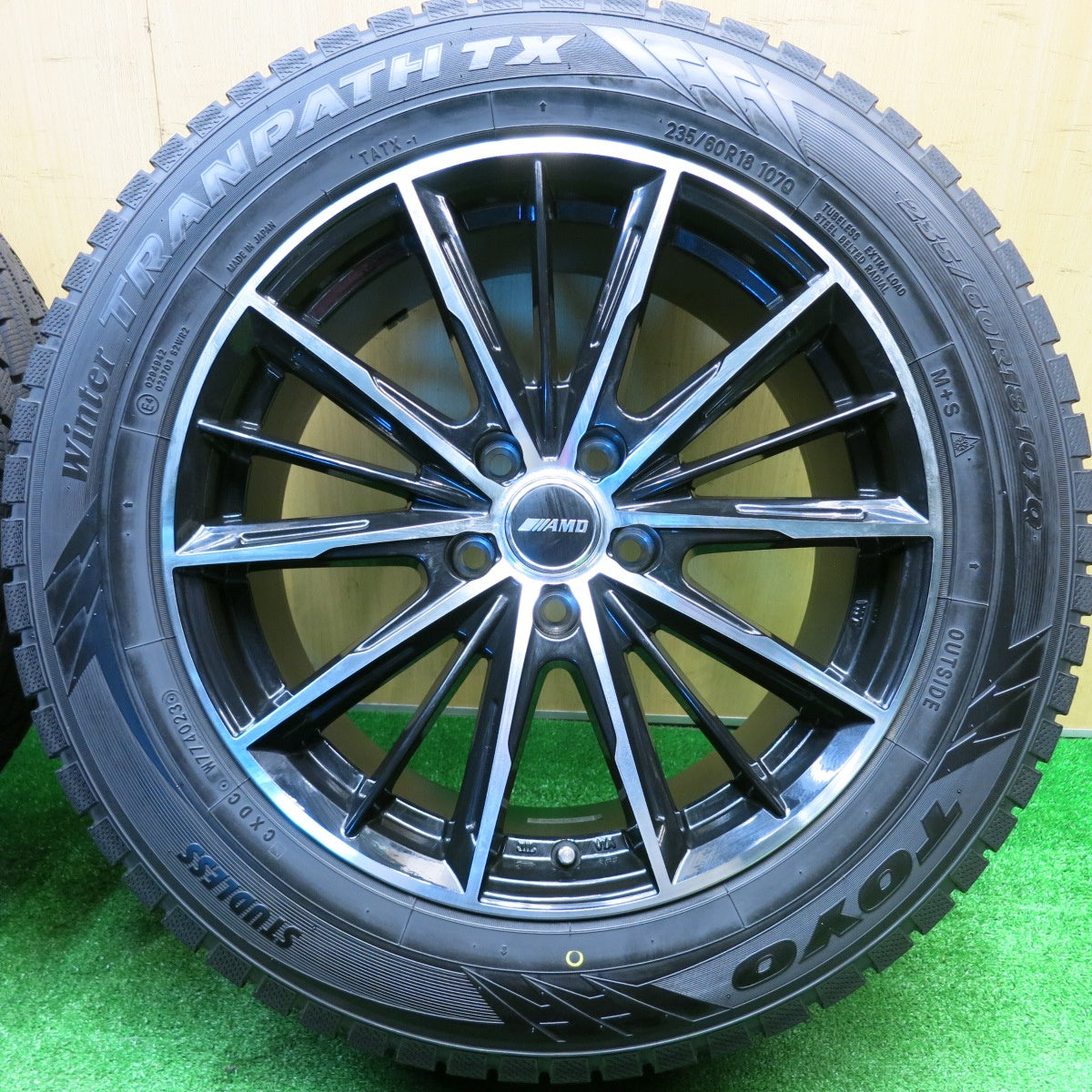バリ溝！23年！キレイ！ほぼ10分★スタッドレス 235/60R18 トーヨー ウインター トランパス TX AMD 社外 アルミ 18インチ PCD114.3/5H★5103003HAス