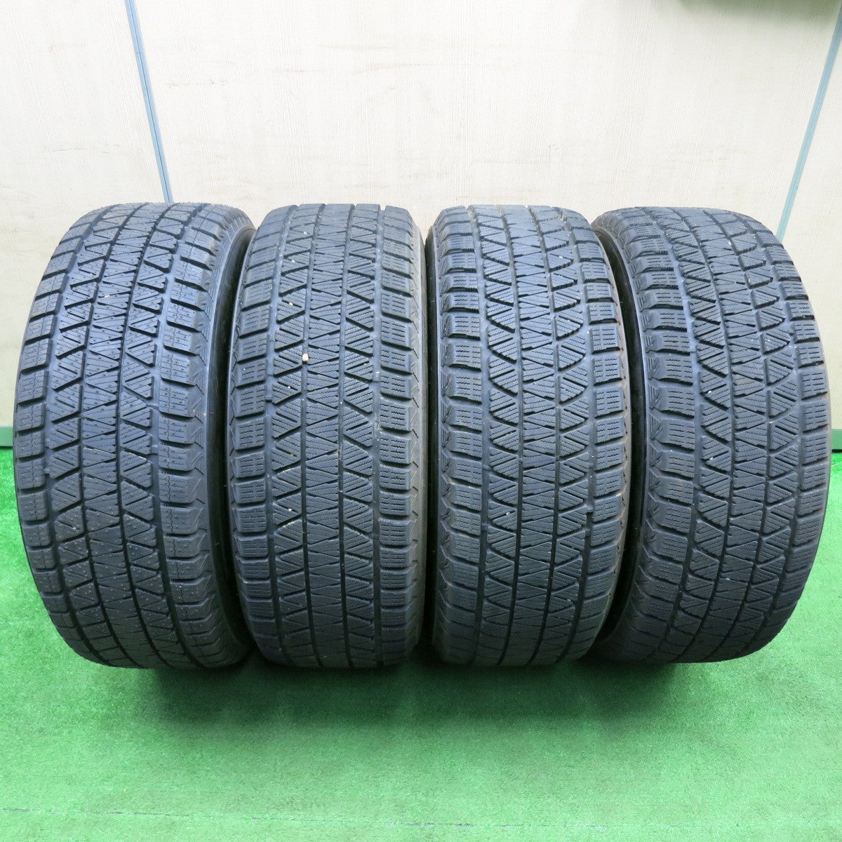 [送料無料] バリ溝！21年！ほぼ10分★スタッドレス 265/60R18 ブリヂストン ブリザック DM-V3 BIGWAY B-MUD K 18インチ PCD139.7/6H★4112305TNス