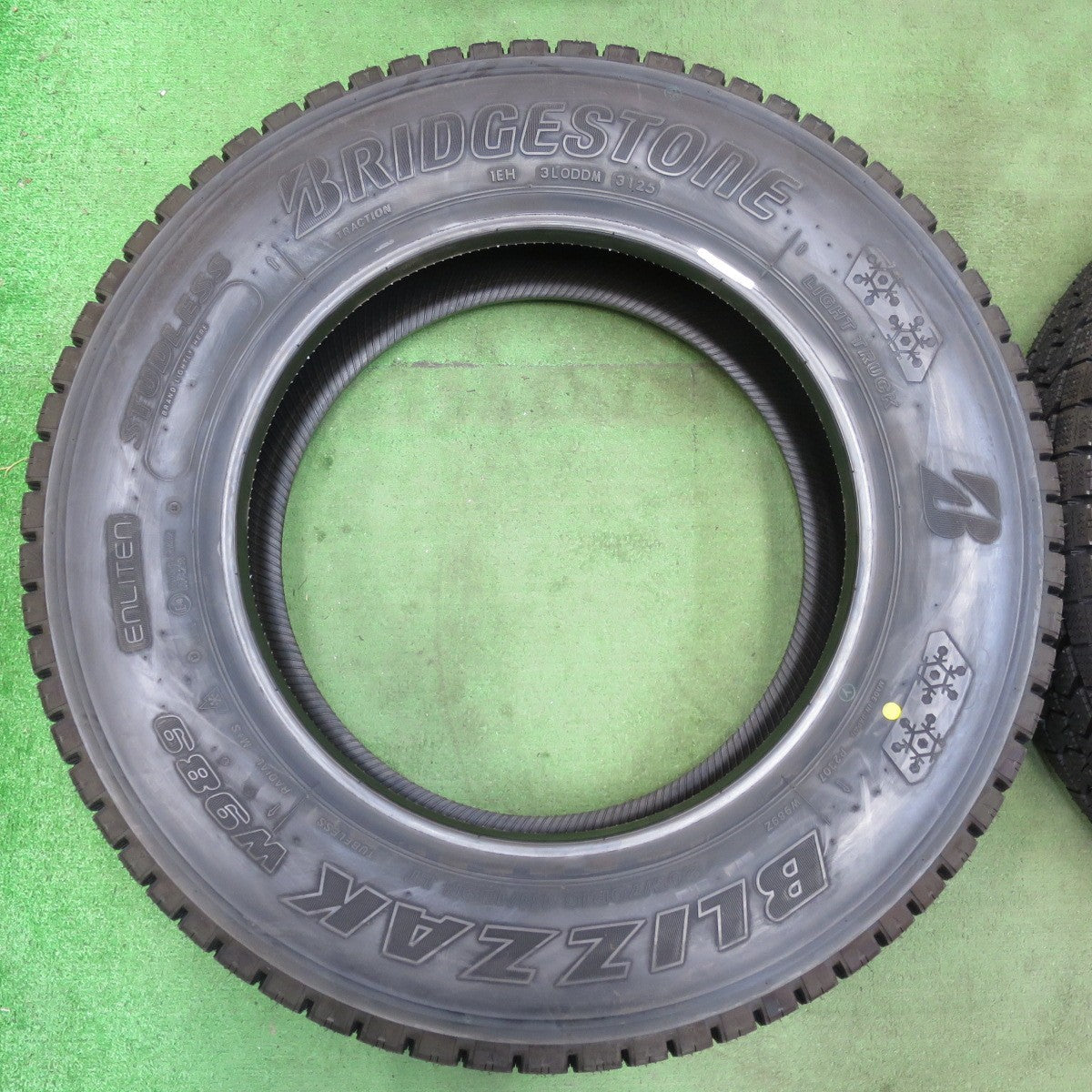 未使用！25年！6本★トラック タイヤ 205/70R16 111/109N スタッドレス ブリヂストン ブリザック W989 16インチ★6010704イスタ