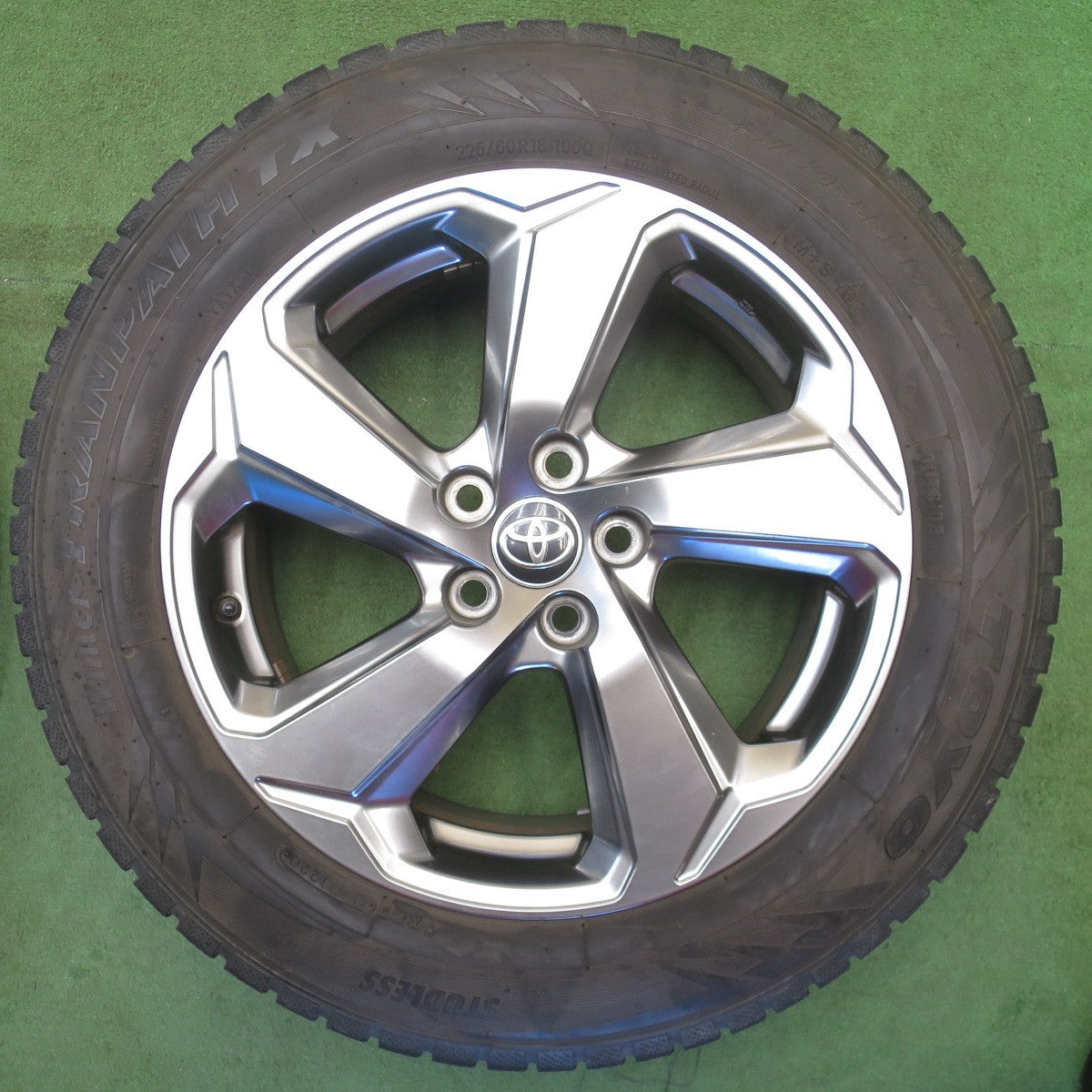 バリ溝！キレイ！9.5分★トヨタ RAV4 Gグレード 純正 225/60R18 スタッドレス トーヨー ウインター トランパス TX 18インチ PCD114.3/5H★6051003NJス