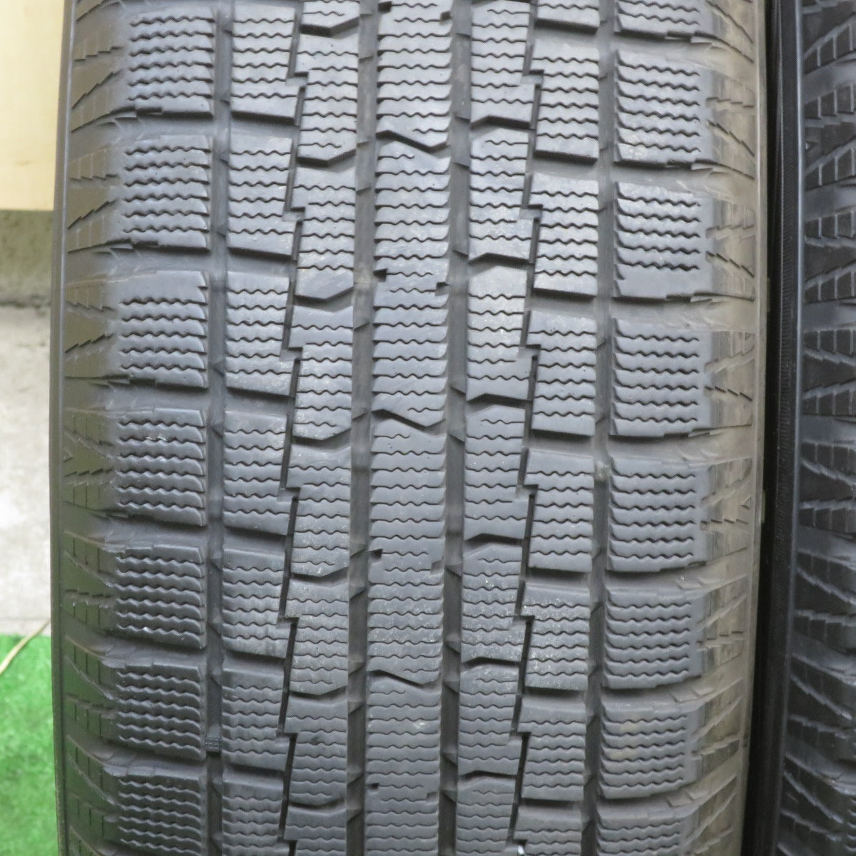 バリ溝！9.5分★スタッドレス 205/60R16 アイスフロンテージ トーヨー製 BROOK ブルック 16インチ PCD114.3/5H★5112209TTス