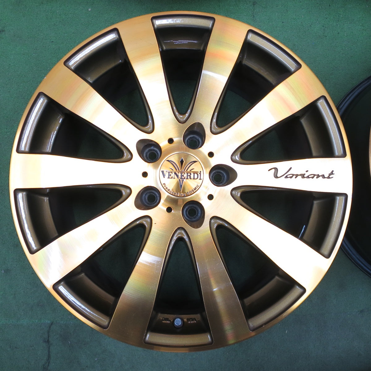 キレイ！付属品付き★VENERDi VARIANT COSMIC 18インチ ホイール ヴェネルディ ヴァリアント コスミック 18×7.5J PCD114.3/5H★6070603NGホ