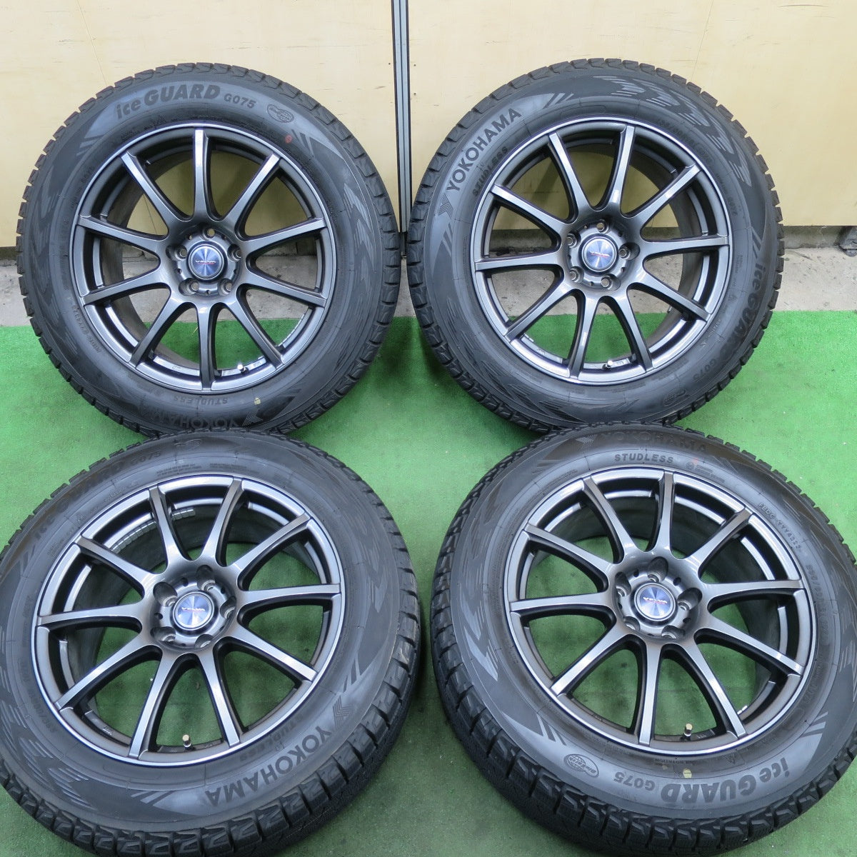 バリ溝！23年！キレイ！9.5分★スタッドレス 235/60R18 ヨコハマ アイスガード G075 VELVA CHARGE ヴェルヴァ チャージ 18インチ PCD114.3/5H★5112208TTス